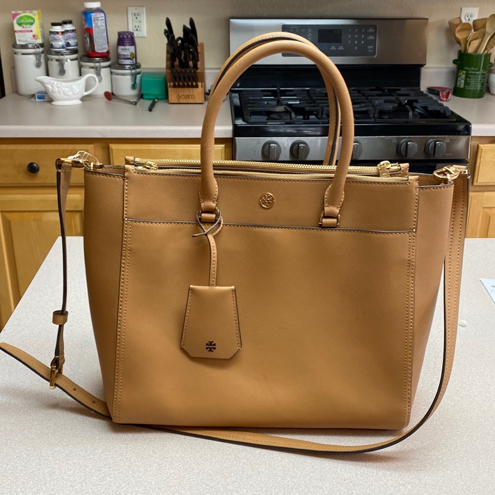 Tory Burch Robinson tote. Tan